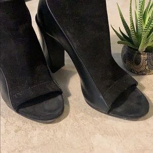Vince black peep toes heeled booties